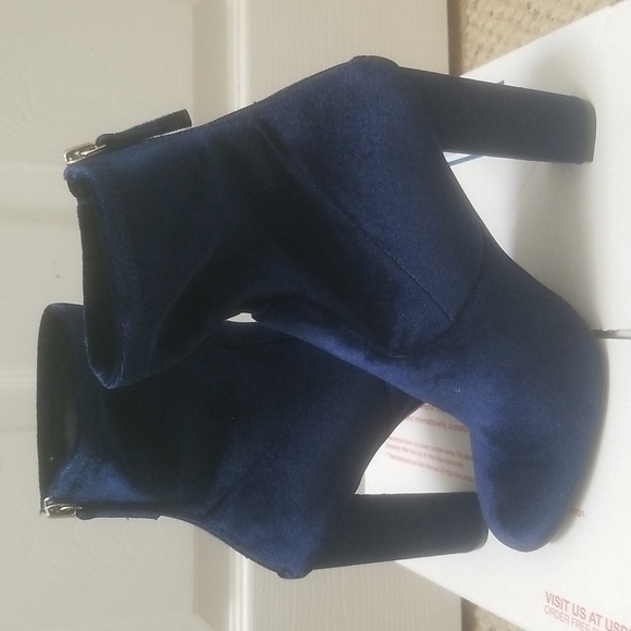 Steve Madden Blue Velvet Sock Bootie NWOT(8.5) - Picture 7 of 12